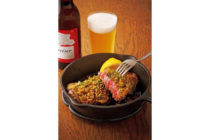 香りパン粉で味わい深まる“クリスピー・ステーキ”