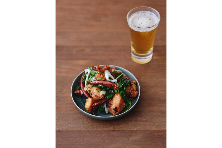 爽快な辛さに手が止まらなくなる“辣子鶏（ラーズーチー）”