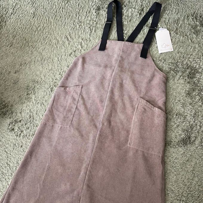 しまむらの「ワークジャンパースカート」