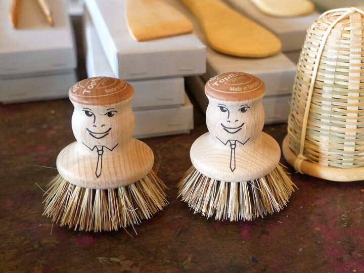 江ノ電が路面を走る街にたたずむ日用雑貨店のチャイでほっと一息♪鎌倉・腰越「cohiki」