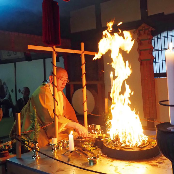 京都〈総本山仁和寺〉護摩焚きの様子