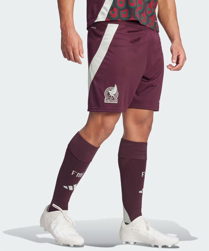 今回も強烈！メキシコ代表、「鷲の羽」デザインの新ユニフォーム発表 薄緑色のアウェイは「ヘビ柄」に