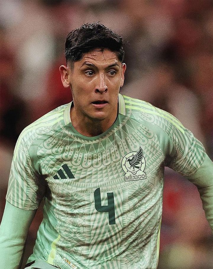 今回も強烈！メキシコ代表、「鷲の羽」デザインの新ユニフォーム発表 薄緑色のアウェイは「ヘビ柄」に