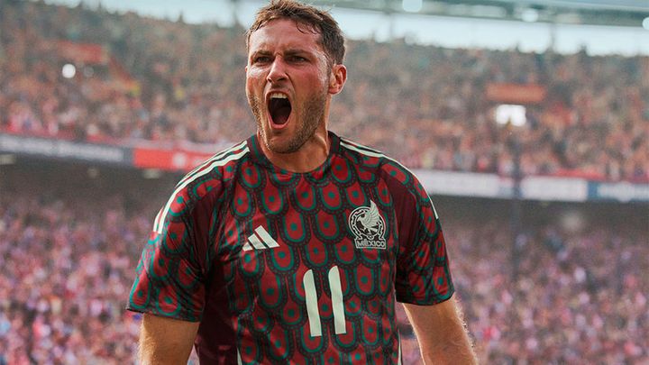 今回も強烈！メキシコ代表、「鷲の羽」デザインの新ユニフォーム発表 薄緑色のアウェイは「ヘビ柄」に