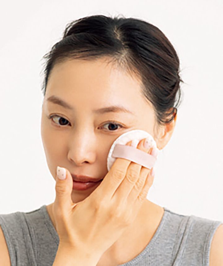 肌のシワを解決するフェイスパウダー メイク 