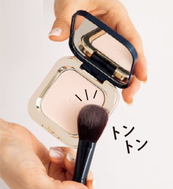 肌のシワを解決するフェイスパウダー メイク クレ・ド・ポー ボーテ プードルコンパクトエサンシエルn