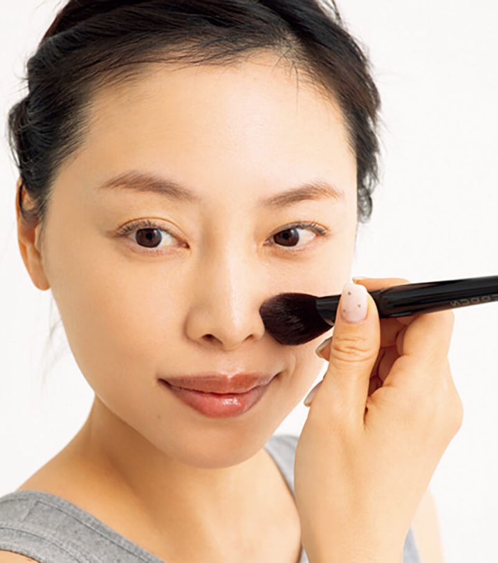 肌のシワを解決するフェイスパウダー メイク SUQQU フェイス カラー ブラシ