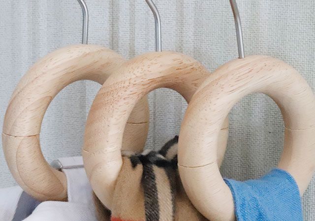 スリーコインズの木製リングハンガーの使い方