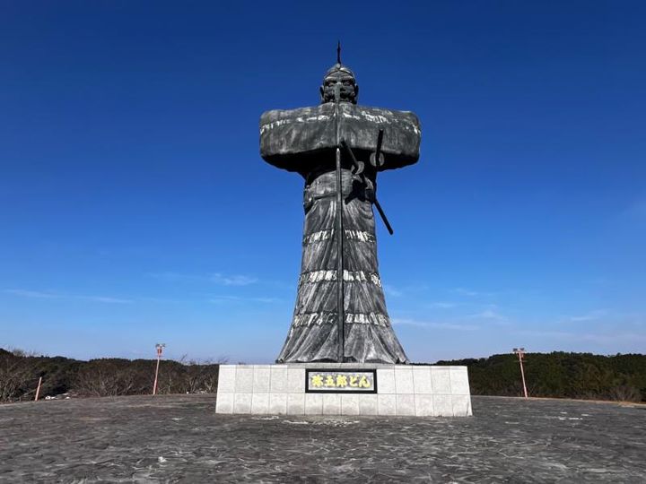 やごろうどん銅像