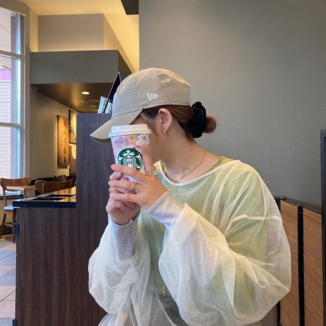 ニューエラ「キャップコーデの女性7」