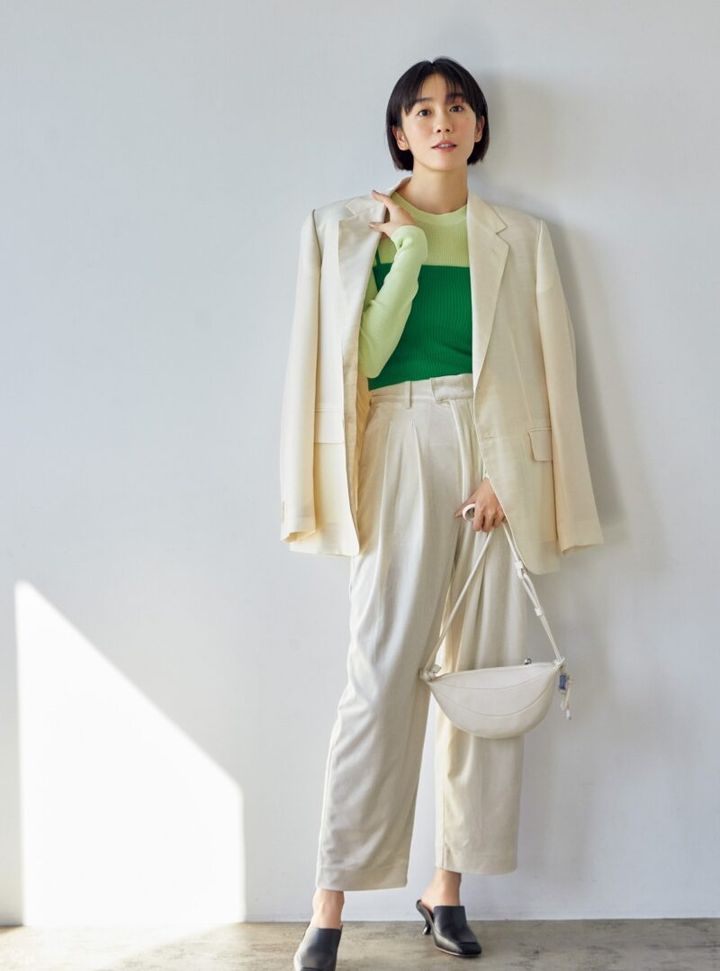 カラーセラピスト相川七瀬さん監修 トレンド ライムグリーンコーデ 緑の着こなし グリーンニット 
