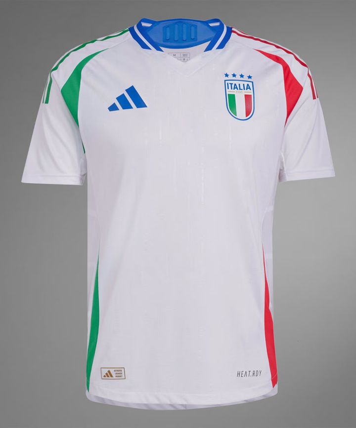 “トリコローレ”を強調！イタリア代表が新ユニフォームを発表 EURO2024に向けた「前回王者の戦闘服」