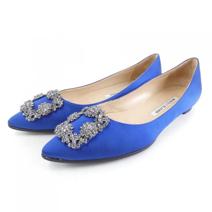 マノロブラニクのブルーのパンプス