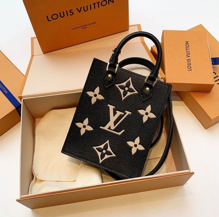 ルイ・ヴィトンのモノグラムのショルダーバッグ