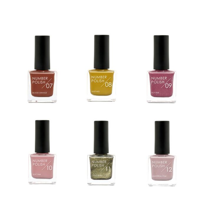 ナンバーポリッシュ上左から：07 Blood Orange、08 Mustard、09 Hot Pink 下左から：10 Soft Pink、11 Gold Rush、12 Universal Pink