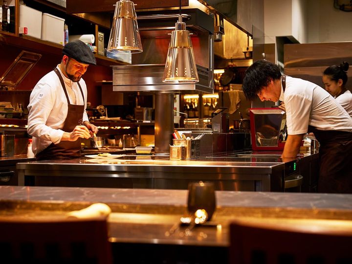 銀座1丁目『MASIA』の調理風景