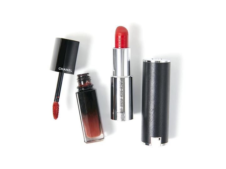 画像: 左から「シャネル ルージュ アリュール ラック82」、「ジバンシイ ビューティ ルージュ・アンテルデイ・シルキー306」／ともに本人私物 出典：ftn