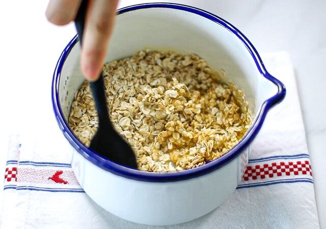 フラップジャック レシピ オートミールを加えて混ぜる