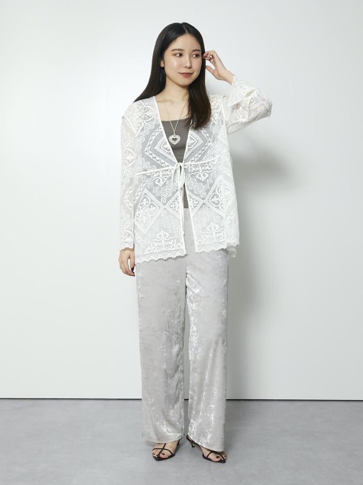 画像: ジャケット￥25,300、タンクトップ￥6,600、パンツ￥18,700すべて【サロン アダム エ ロペ】 ネックレス￥31,900【トゥアレグ】 サンダル￥55,000【ブレンテッラ】 出典：サロン アダム エ ロペ