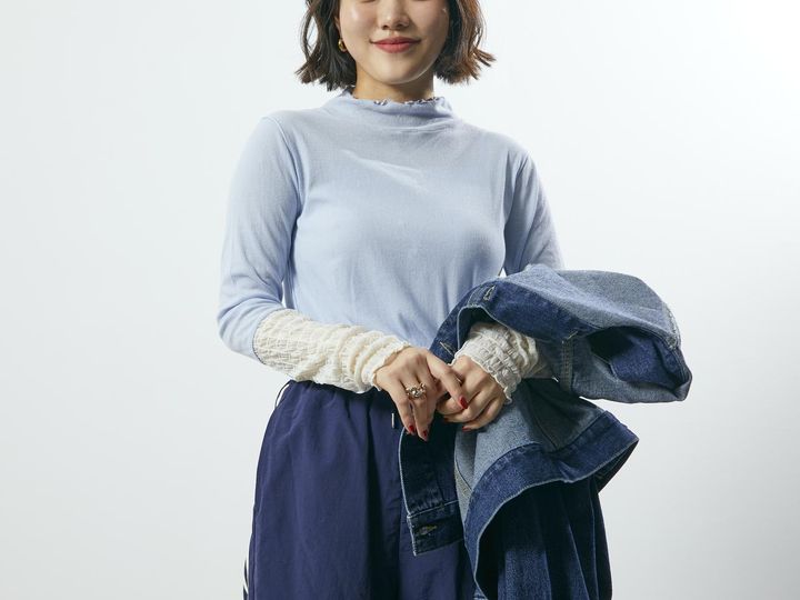 画像: シアーアイテムビギナーも挑戦しやすい袖切り替えのニット。 出典：フリークス ストア