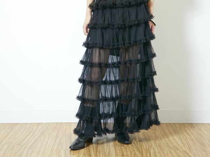 画像: 繊細なチュールを採用しているので、黒でもエアリー感があります。 出典：ウィム ガゼット