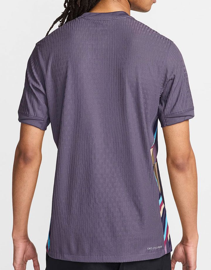 イングランド代表がEURO2024に向けた新ユニフォームを発表！アウェイは「紫色」の“型破り”デザイン