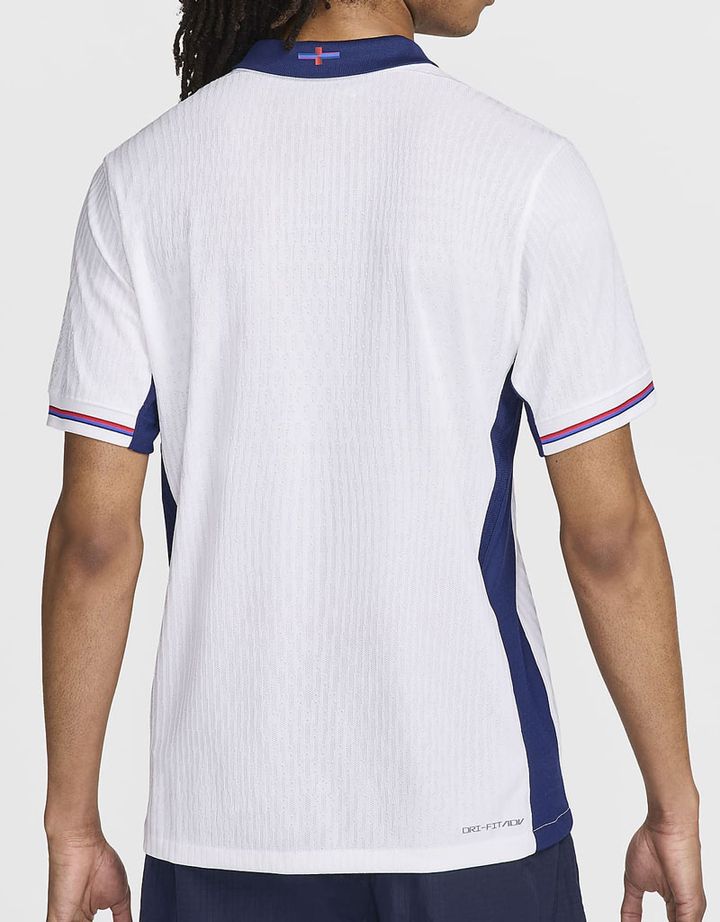 イングランド代表がEURO2024に向けた新ユニフォームを発表！アウェイは「紫色」の“型破り”デザイン