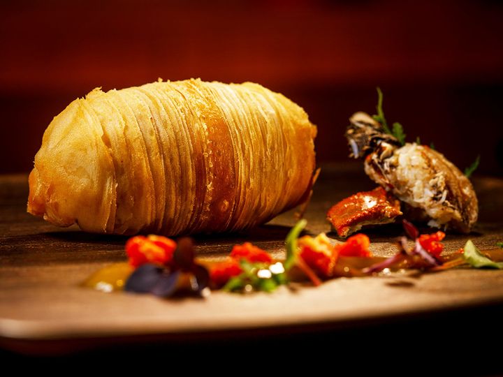 人形町『Ino Cantonese 日本橋たかせ』の「上海蟹と大根細切りの餡入揚げパイ」