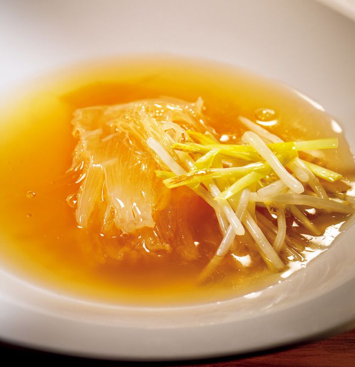 人形町『Ino Cantonese 日本橋たかせ』の「大フカヒレ尾の金華ハム上湯とろみスープ」