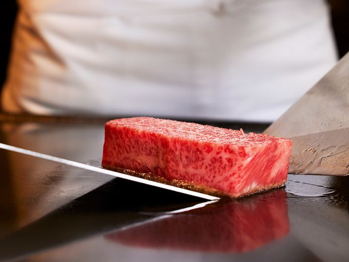 人形町『WAGYU日山』の調理風景