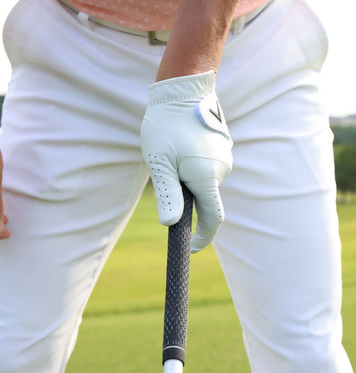 グリップだけで“飛距離”は変わる！シニアプロおすすめの握り方とは？