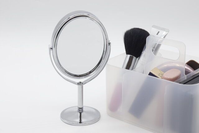 ダイソーのスタンドミラー 楕円のサイズ感