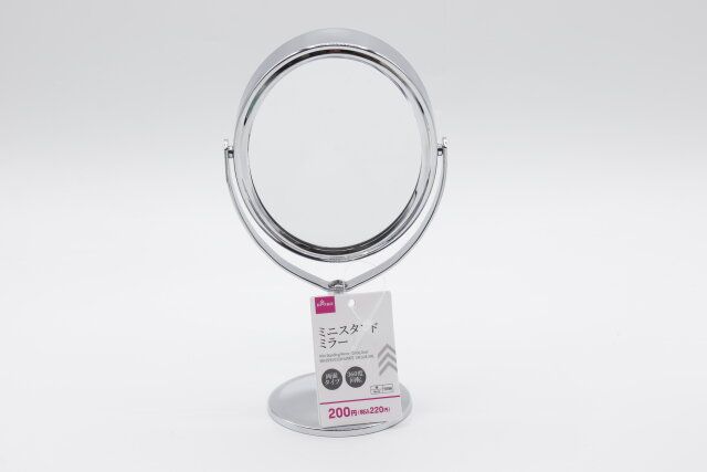 ダイソーのスタンドミラー 楕円