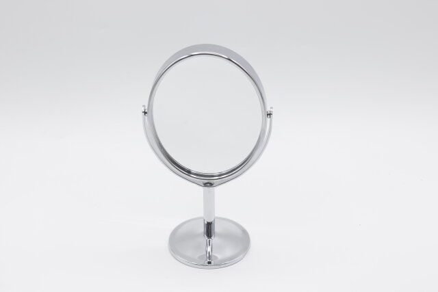 ダイソーのスタンドミラー 楕円のデザイン