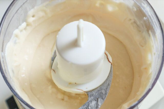 いちごのチーズケーキ レシピ クリームチーズ、プレーンヨーグルト、砂糖をフープロで混ぜる