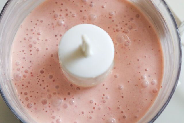 いちごのチーズケーキ レシピ 薄力粉を入れて混ぜる