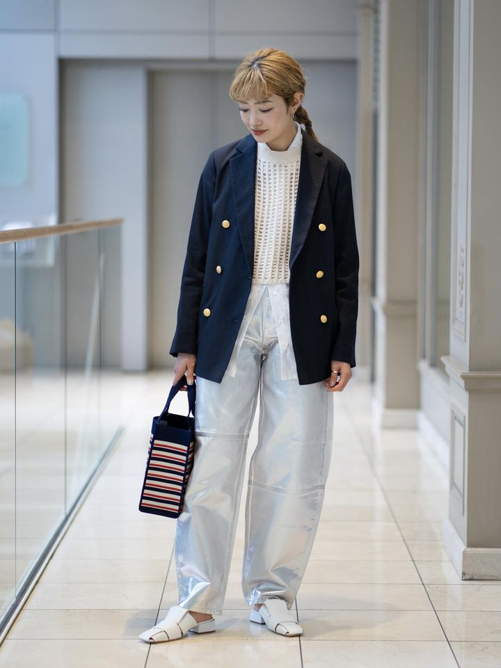 画像: ニット￥26,400【ハイク】 パンツ￥55,000【ガニー】 バッグ￥149,600【マルニ】 シューズ￥35,200【ファビオルスコーニ】 その他／本人私物 出典：パリゴ