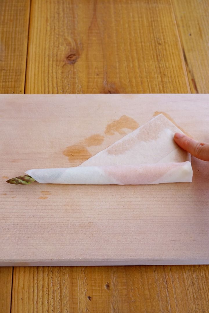 【調味料いらずの簡単レシピ】アスパラガスと生ハムの春巻き【料理家 あやかの旬野菜を使ったアペロおつまみ vol.8 〜レシピで旅するヨーロッパ〜】