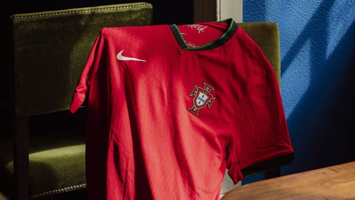 “最後のNIKE”かも？！ポルトガル代表がEURO2024に向けた新ユニフォーム発表 アウェイは「美しきタイル」