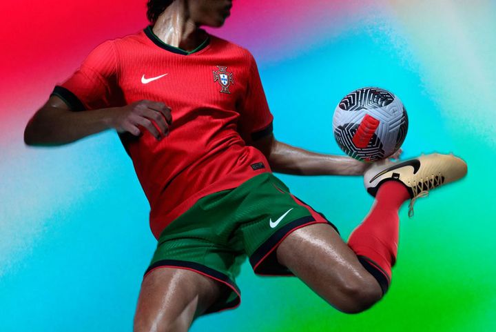 “最後のNIKE”かも？！ポルトガル代表がEURO2024に向けた新ユニフォーム発表 アウェイは「美しきタイル」