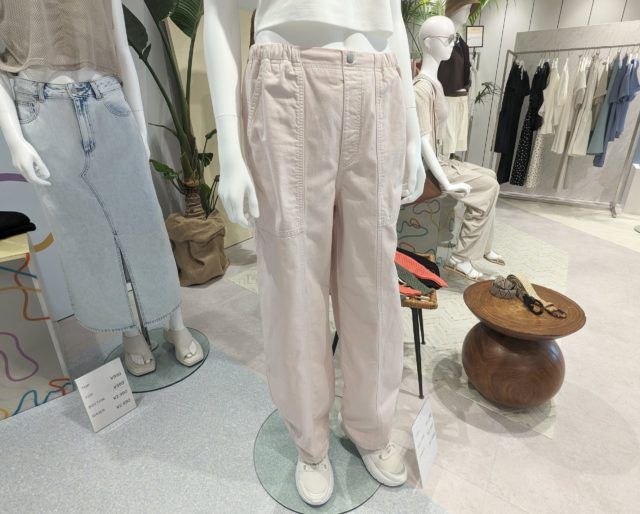 ピンクのコクーンジョガープルオンパンツ