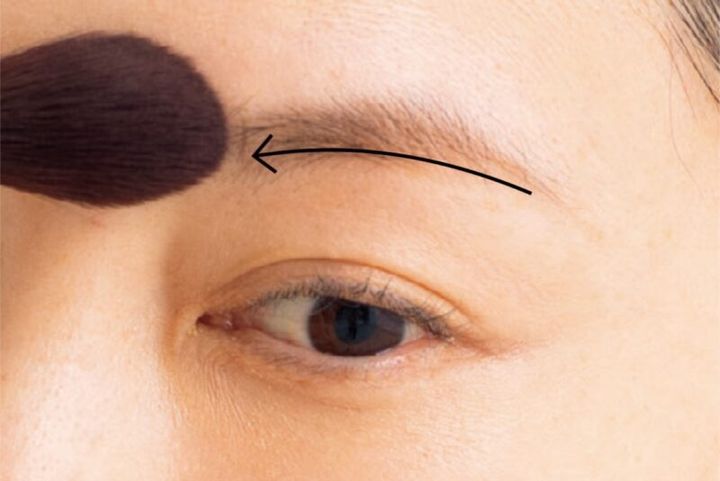 フェイスパウダーの裏技 眉の色落ち・化粧崩れ防止 メイクテクニック