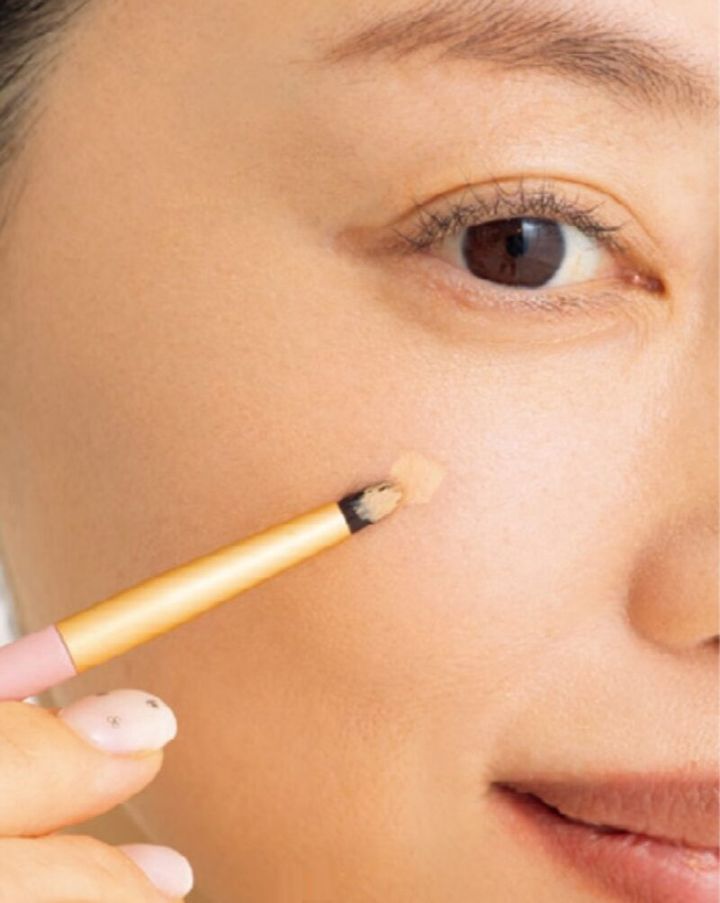 フェイスパウダーの裏技 シミ・ニキビカバー メイクテクニック