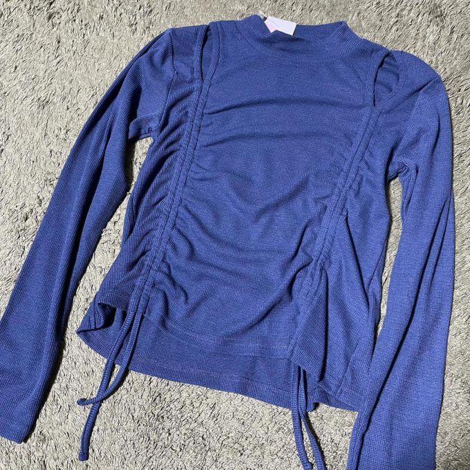 しまむらの「カットアウトシャーリングプルオーバー」