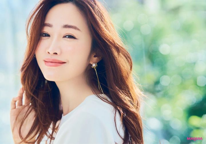 神崎 恵さんが提案。久しぶりの「再会」の日のメイク&ファッションは品の良さが絶対条件_3