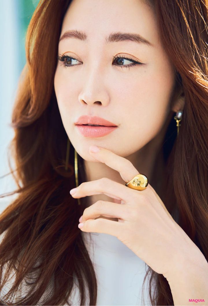 神崎 恵さんが提案。久しぶりの「再会」の日のメイク&ファッションは品の良さが絶対条件_5