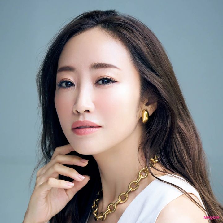 神崎 恵さんが提案。久しぶりの「再会」の日のメイク&ファッションは品の良さが絶対条件_2