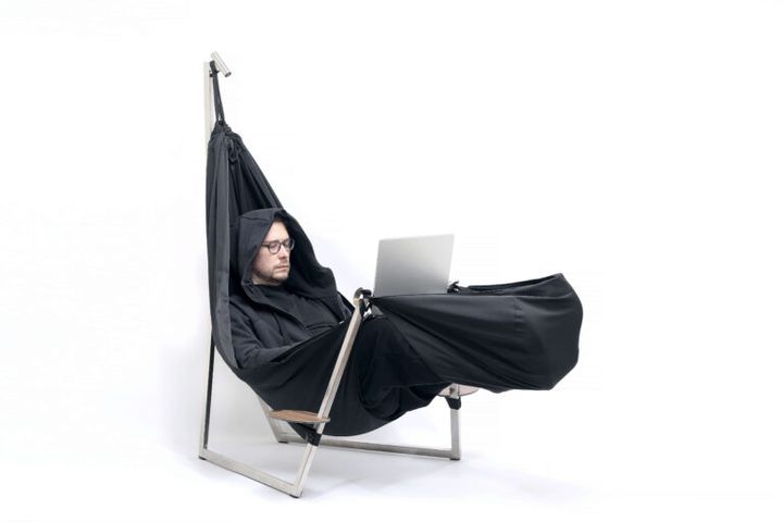 NASA考案!?まるで無重力空間のようなリクライニングチェアが凄すぎた…！