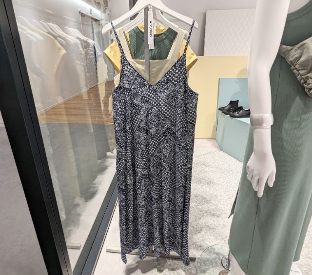 柄のキャミワンピース