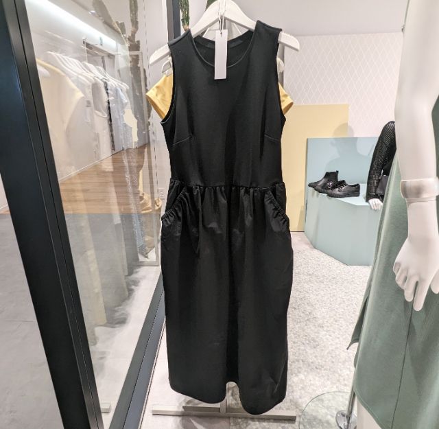 ブラックの切り替えワンピース